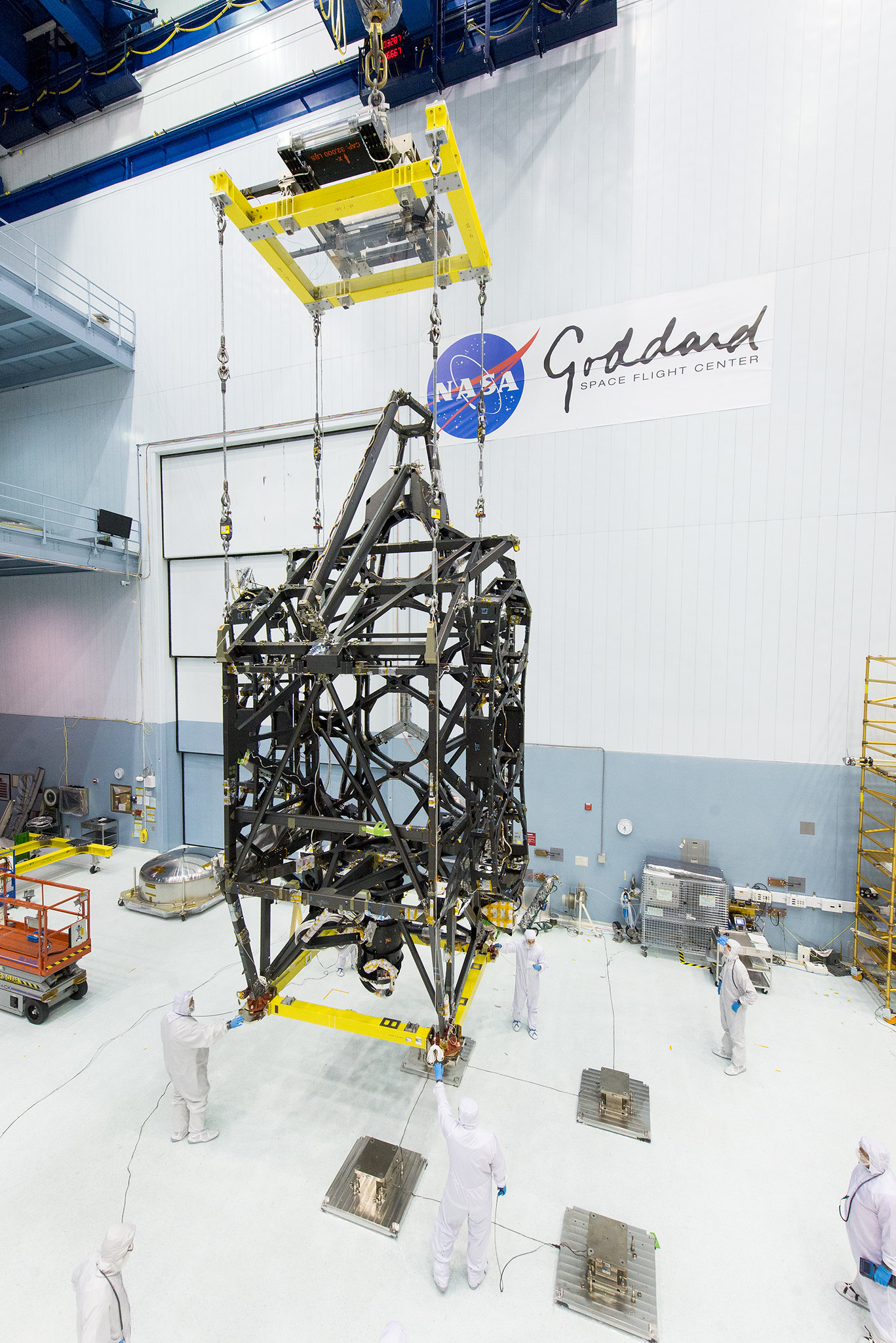 Lifting the James Webb Space Telescope inside cleanroom