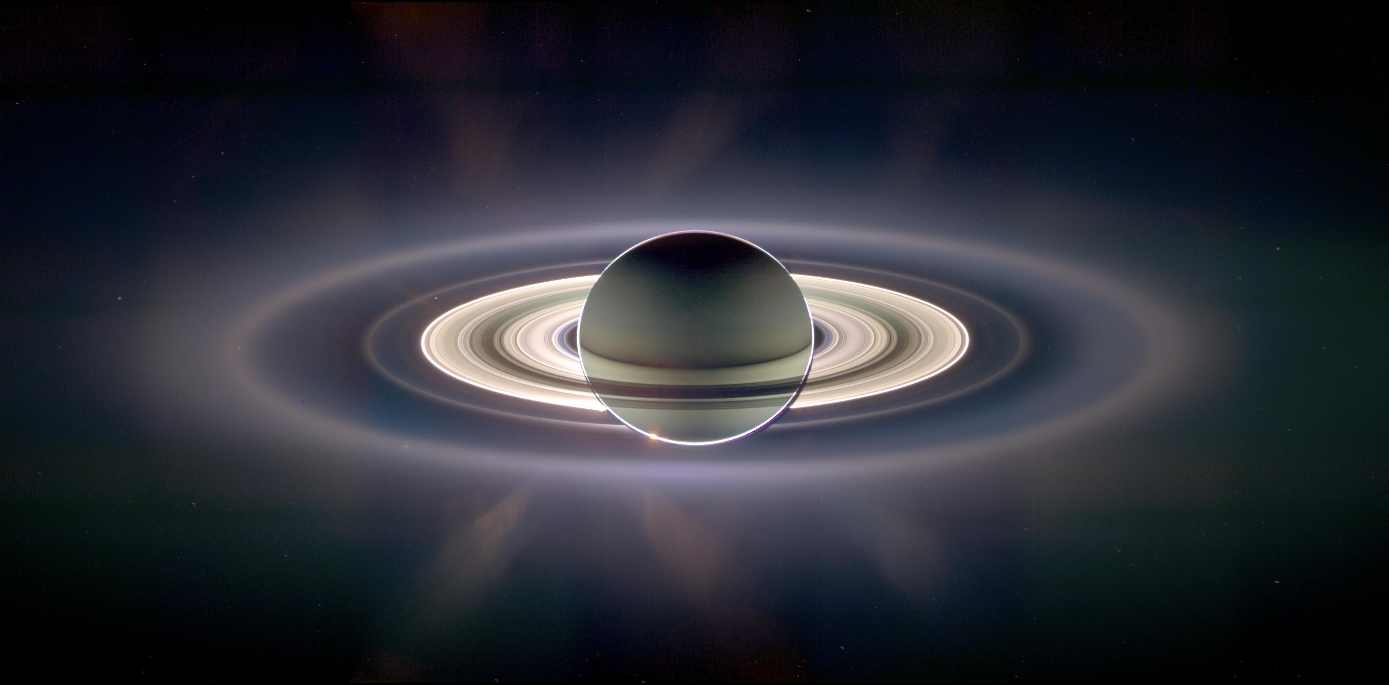 Color-exagerated view of Saturn and its rings