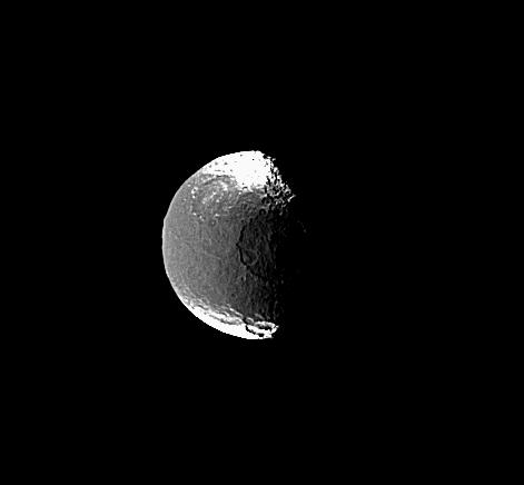image of the moon Iapetus