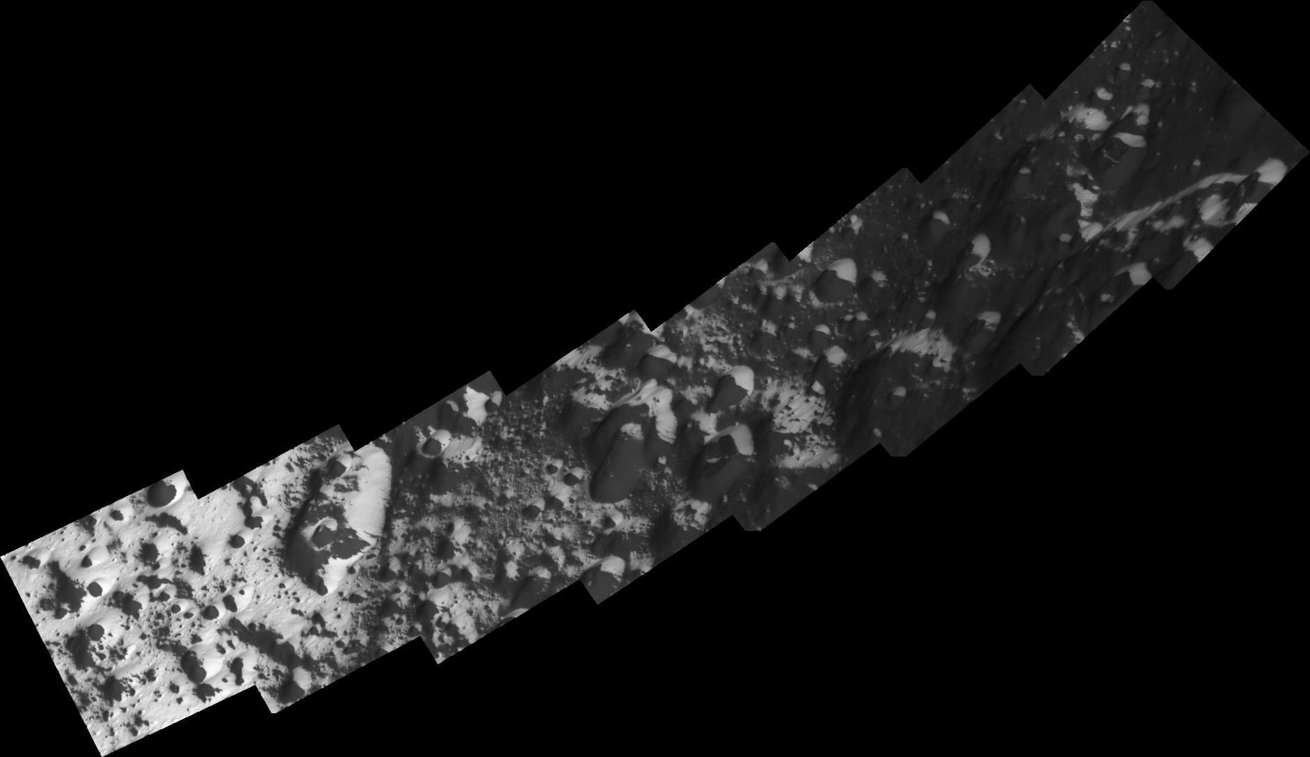 High-resolution images of the transition region from dark to bright terrain on Iapetus