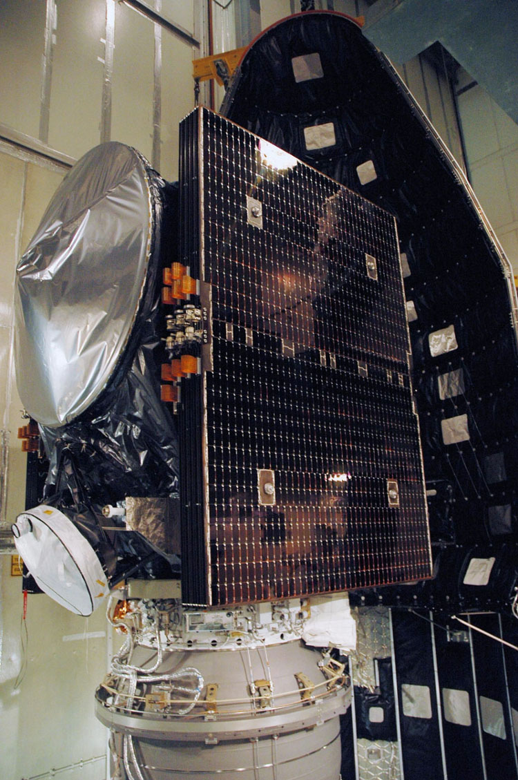 Dawn Spacecraft Ready for Payload Fairing Installation