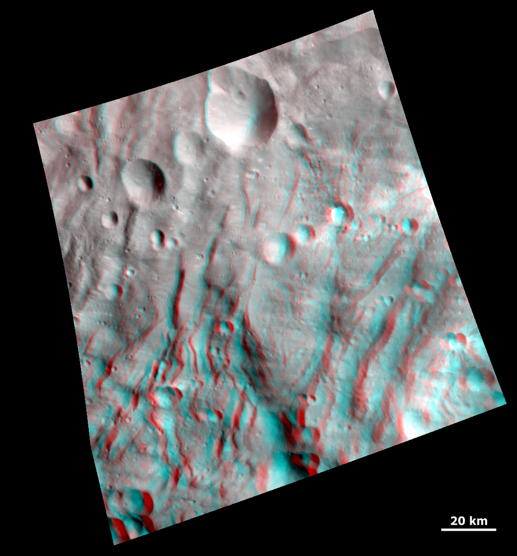 3-D Image of Grooves and Wrinkles in the South Polar Region