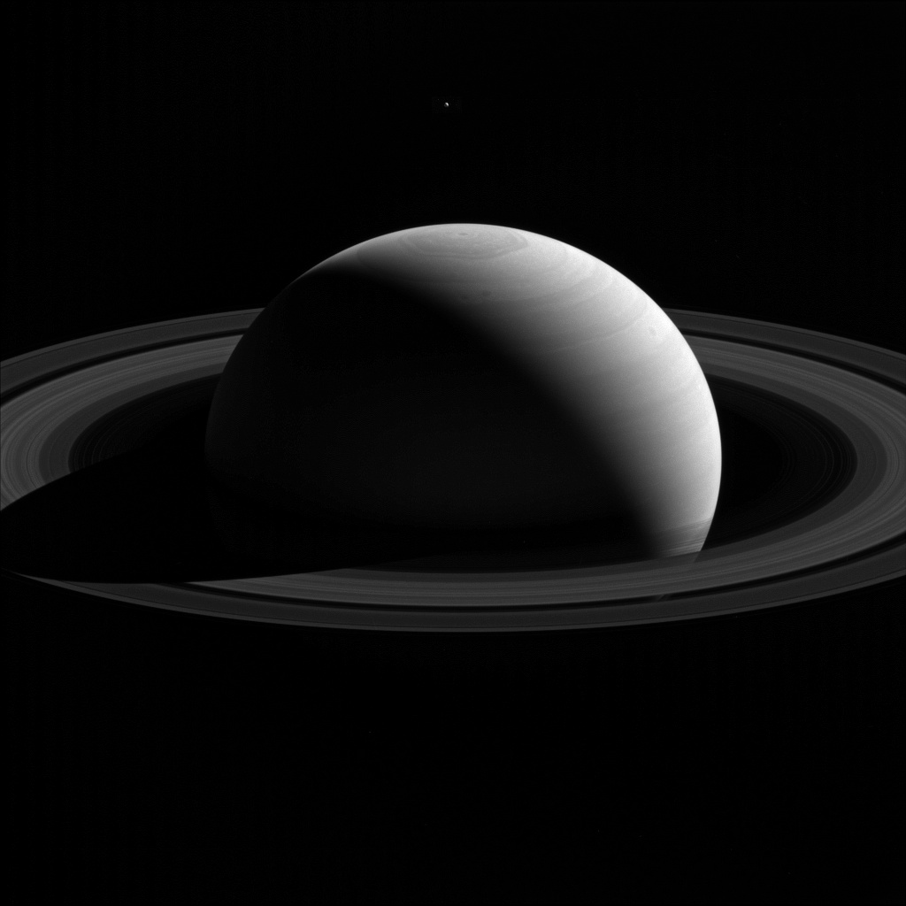 Saturn, its rings and Tethys