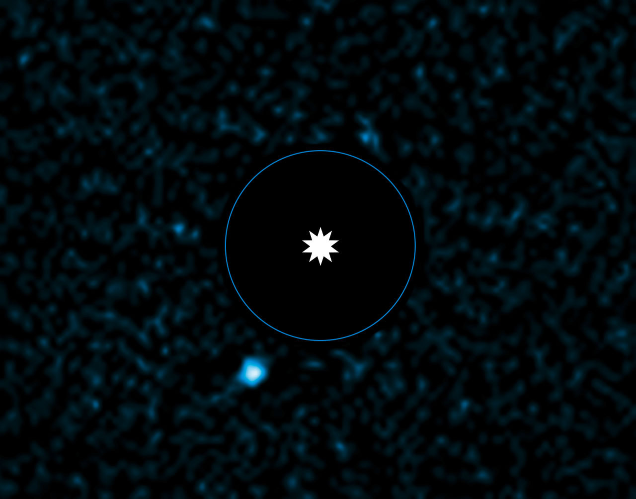A team of astronomers using ESO’s Very Large Telescope has imaged a faint object moving near a bright star. With an estimated mass of four to five times that of Jupiter, it would be the least massive planet to be directly observed outside the Solar System. The discovery is an important contribution to our understanding of the formation and evolution of planetary systems. Image credit: ESO/J. Rameau