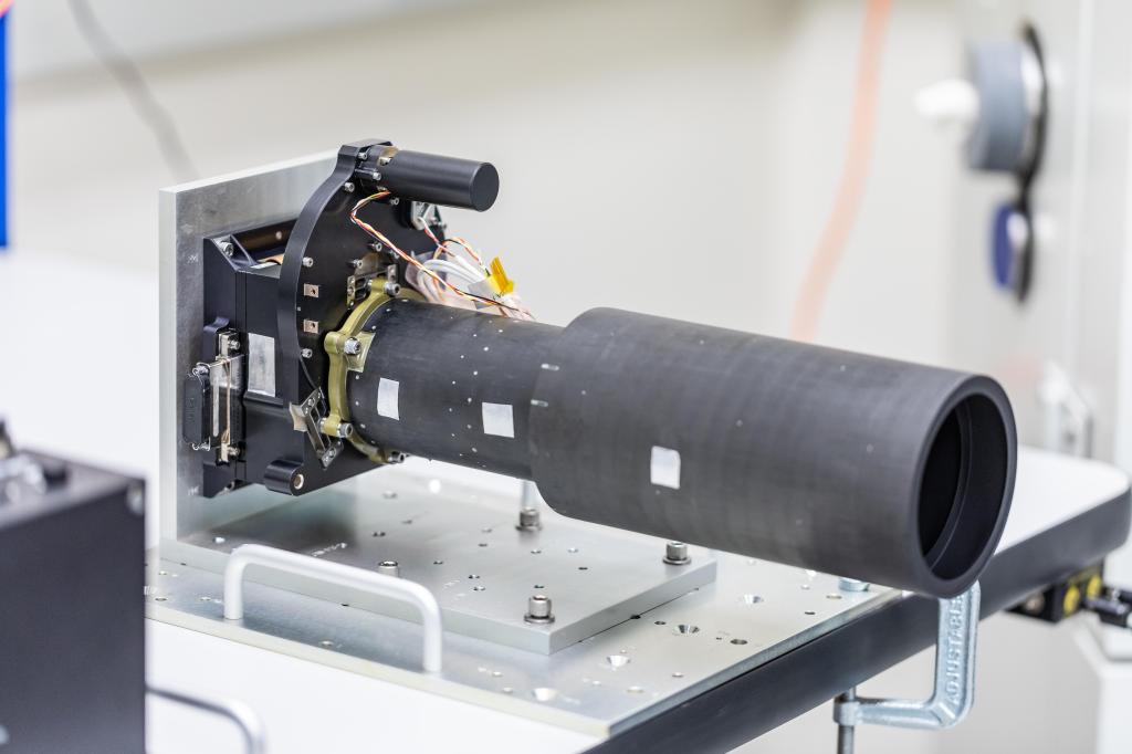 Psyche's dark gray imager sits on a metallic platform.