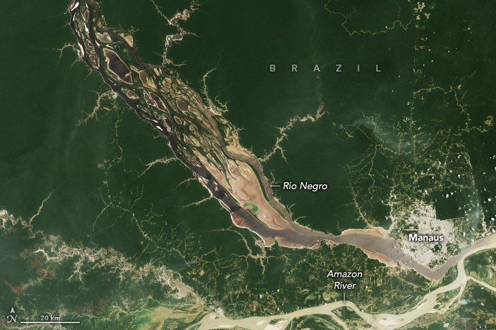 The water level of the largest tributary of the Amazon River has hit a record low.