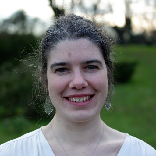 Portrait photo of a smiling woman