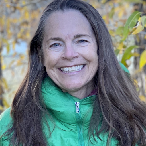 Portrait photo of a smiling woman