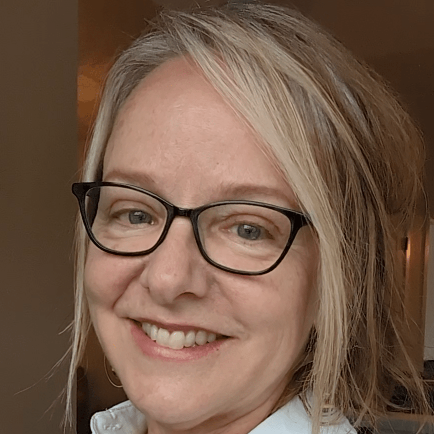 Portrait photo of a smiling woman