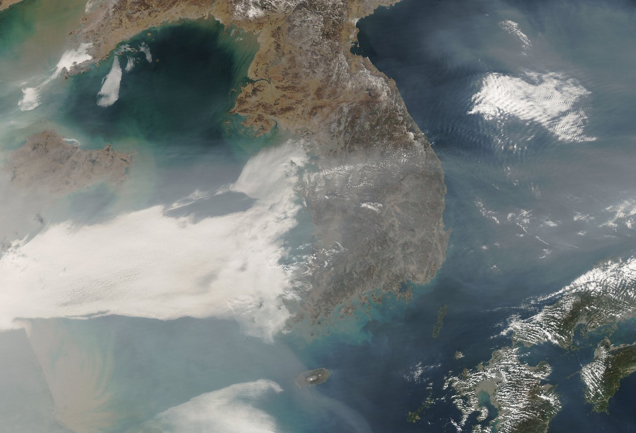 NASA satellite image depicting a swath of air pollution sweeping east across the Korean peninsula to Japan. Credit: NASA