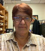 Portrait photo of woman wearing glasses
