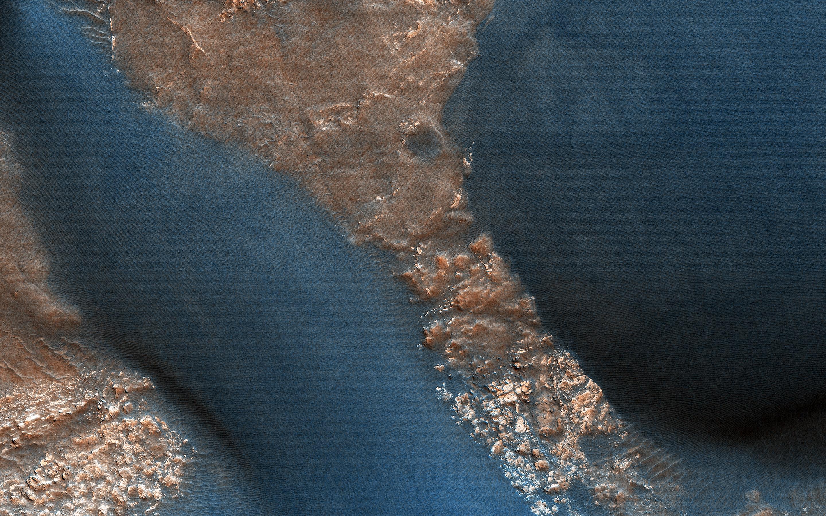 PIA22869: Active Dunes in Wirtz Crater