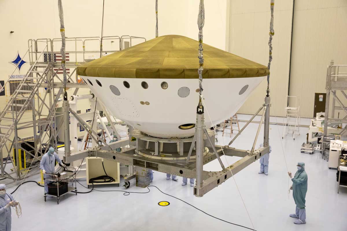 Mars 2020 Lift Activities in Payload Hazardous Serviceing Facility (PHSF) at the Kennedy Space Center.
