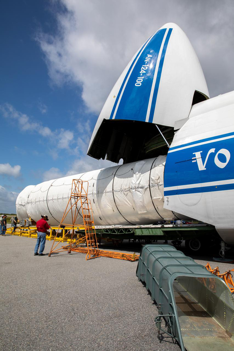 The Atlas V booster for Mars 2020 is lifted up in the Vertical Integration Facility in Florida