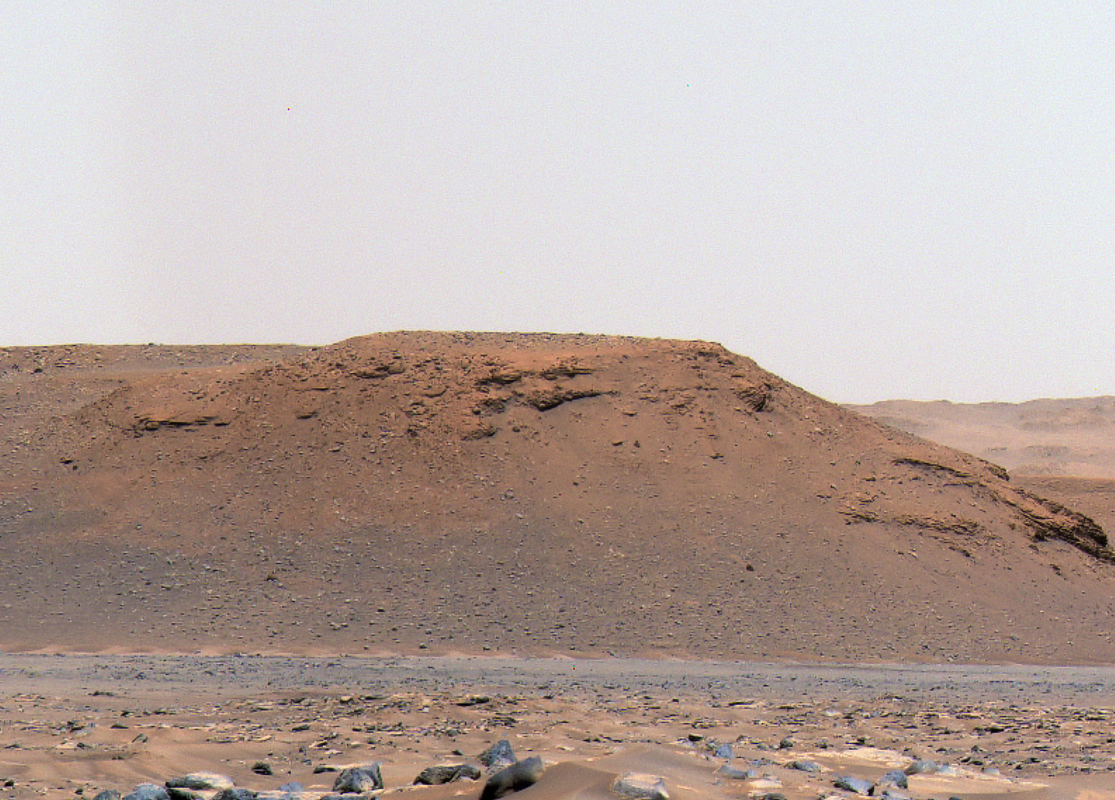 The escarpment the science team refers to as “Scarp a” is seen in this image captured by Perseverance rover’s Mastcam-Z instrument on Apr. 17, 2021.