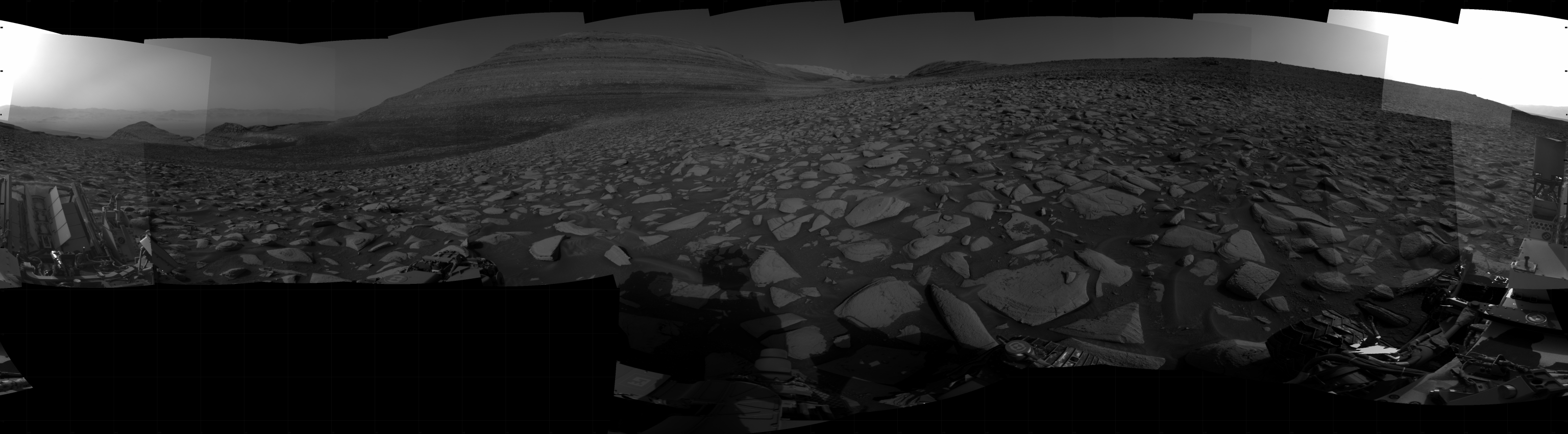 Sol 3946: Right Navigation Camera, Cylindrical Projection - NASA Science