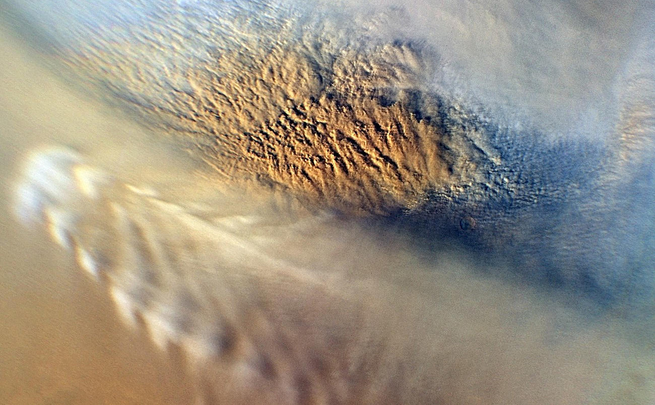 This close-up image of a dust storm on Mars was acquired by the Mars Color Imager instrument on NASA's Mars Reconnaissance Orbiter on Nov. 7, 2007.