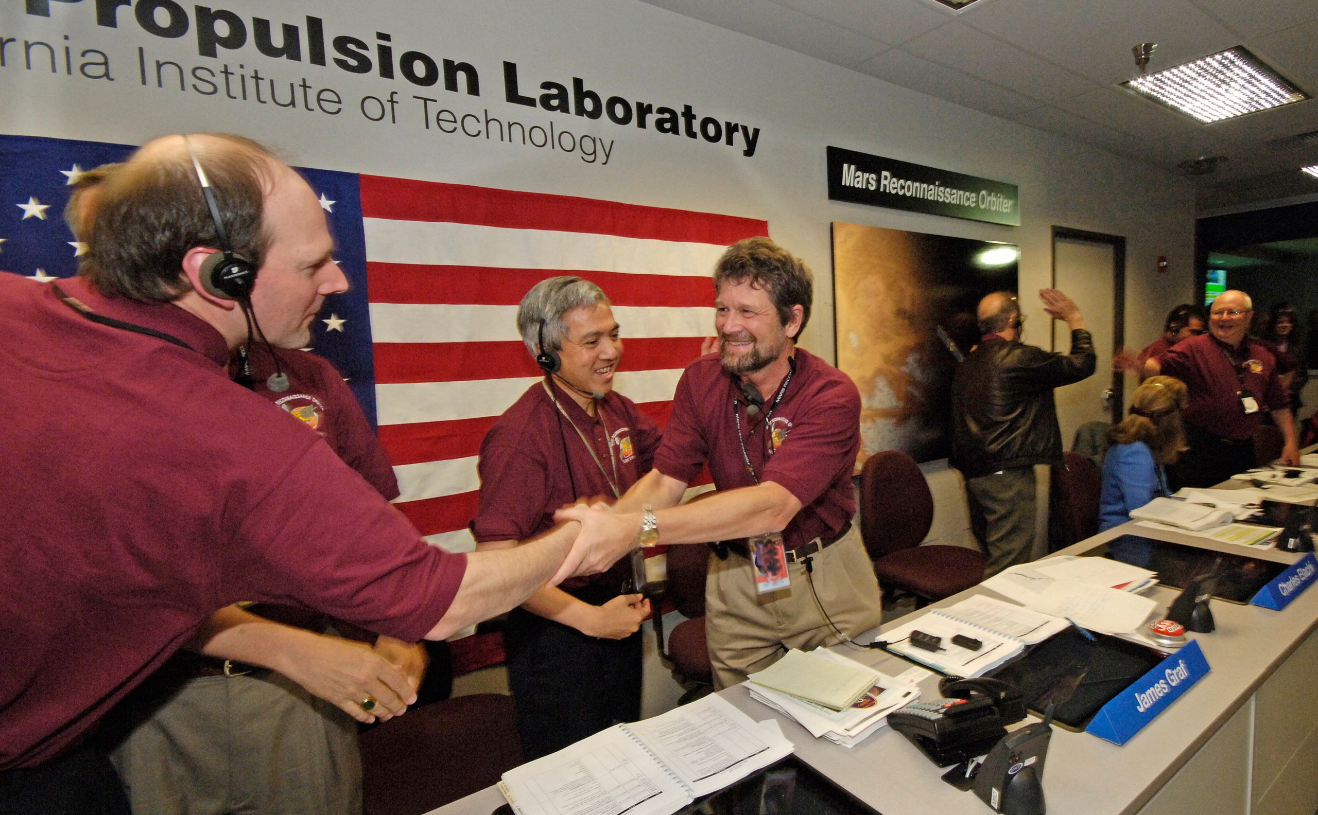 Mars Reconnaissance Orbiter Mission Team Members Celebrate Orbit