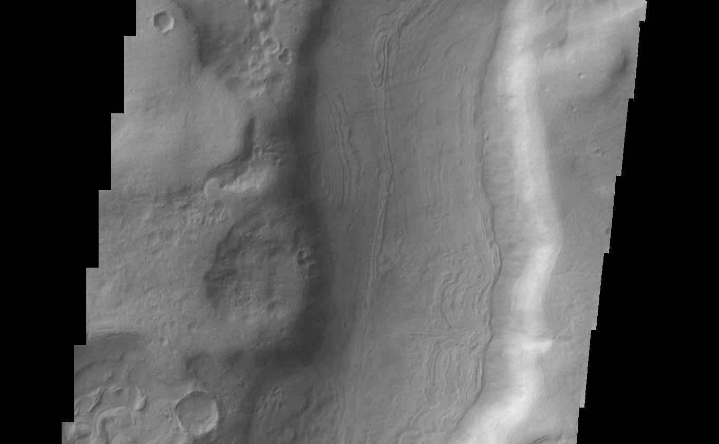 A small section of Dao Vallis in shown in this VIS image. Dao Vallis is a major channel that drains into Hellas Planitia