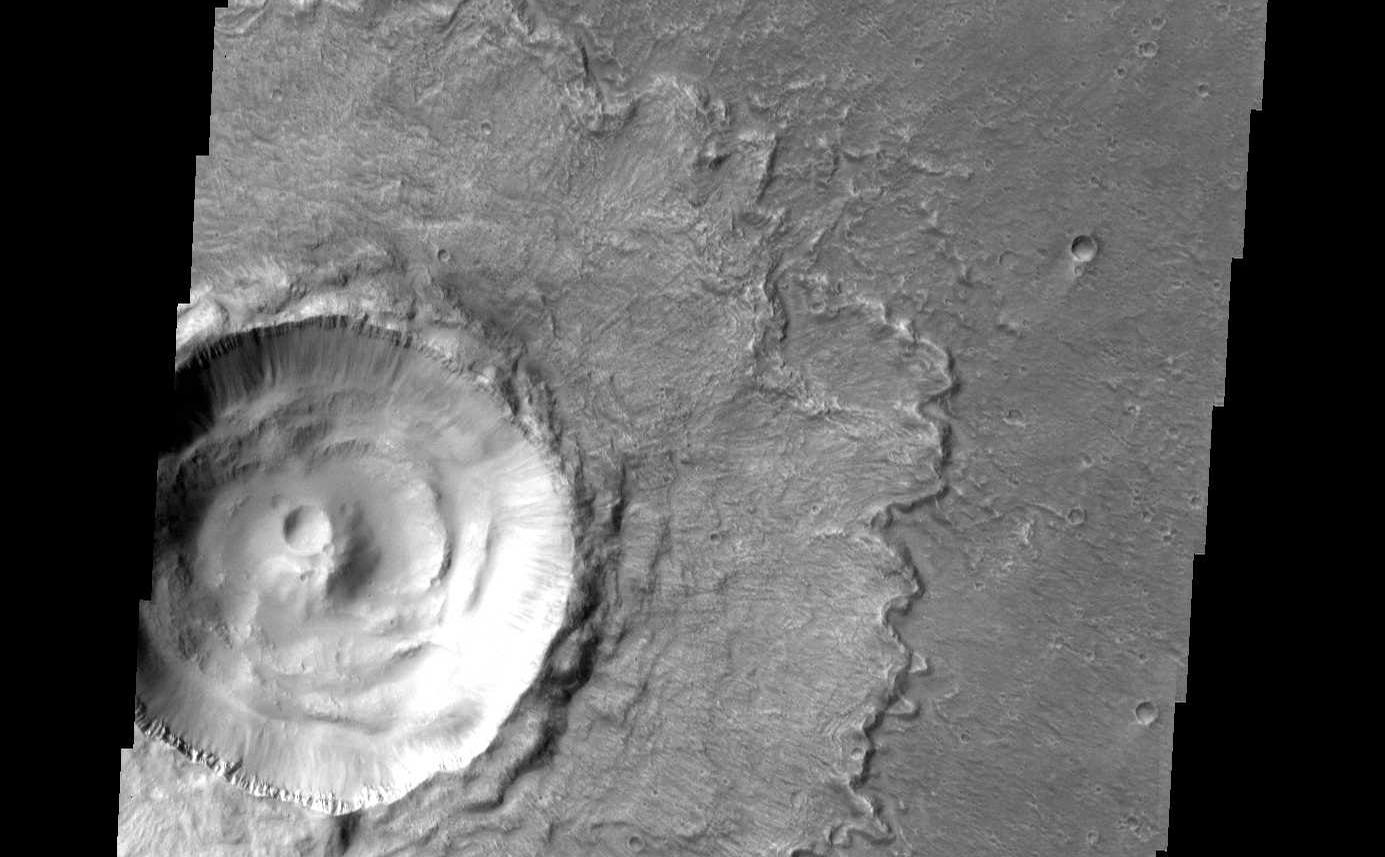 This crater, located in Chryse Planitia, is relatively unmodified, meaning it appears very much like it did when it first formed.