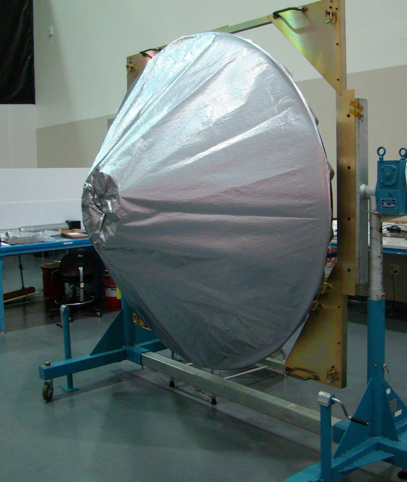 For optimal performance, it's important for the high-gain antenna to maintain a consistent temperature while the spacecraft experiences large temperature swings from being exposed to the Sun or in the eclipse behind Mars.