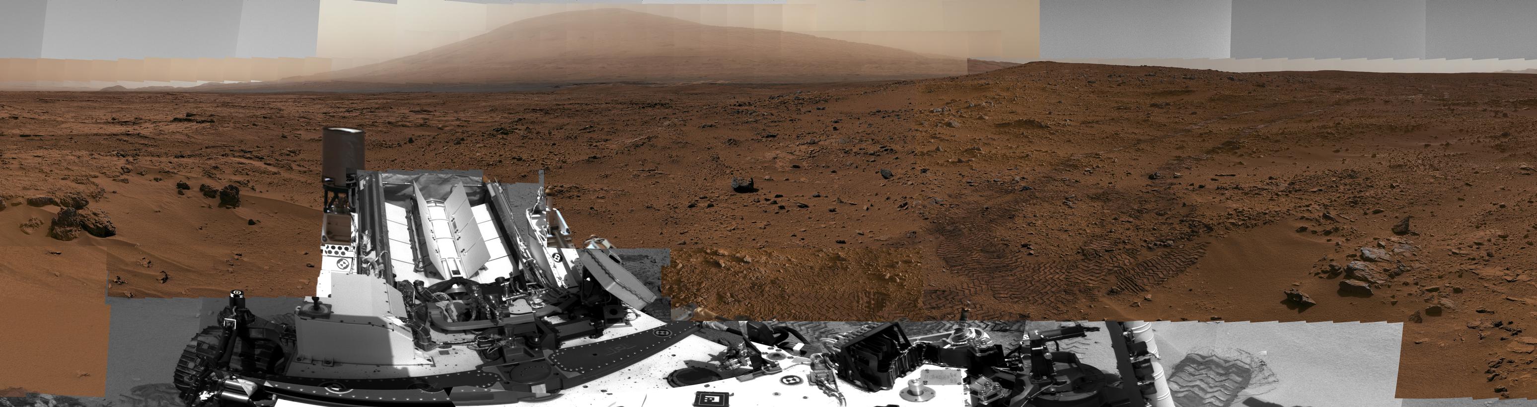 This full-circle view combined nearly 900 images taken by NASA's Curiosity Mars rover, generating a panorama with 1.3 billion pixels in the full-resolution version.