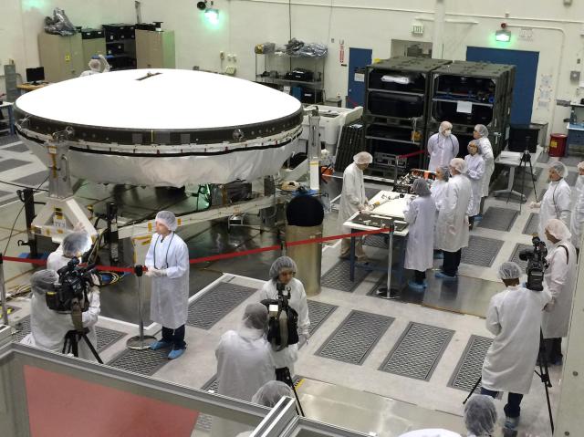 
			LDSD Preparation in the Clean Room			