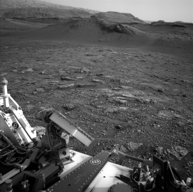 Sol 2842: Observing Our Environment
