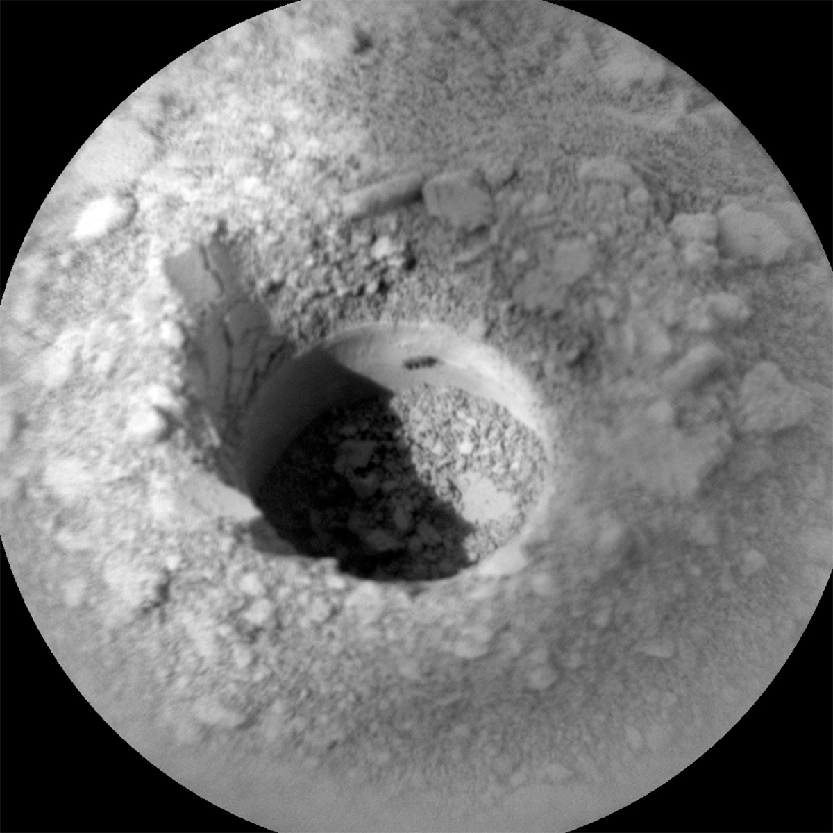 RMI of the Avanavero drill hole and fines taken by Curiosity's ChemCam on Sol 3523.