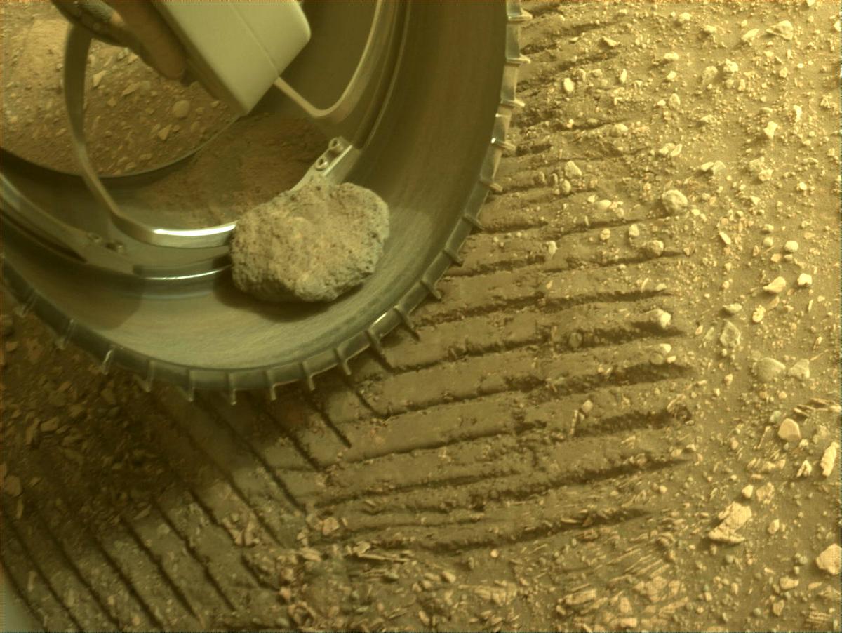 The same rock still in the rover’s front left wheel on sol 449, image acquired on May 26, 2022 (Sol 449).