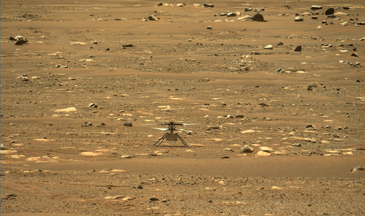 Ingenuity helicopter on Mars surface