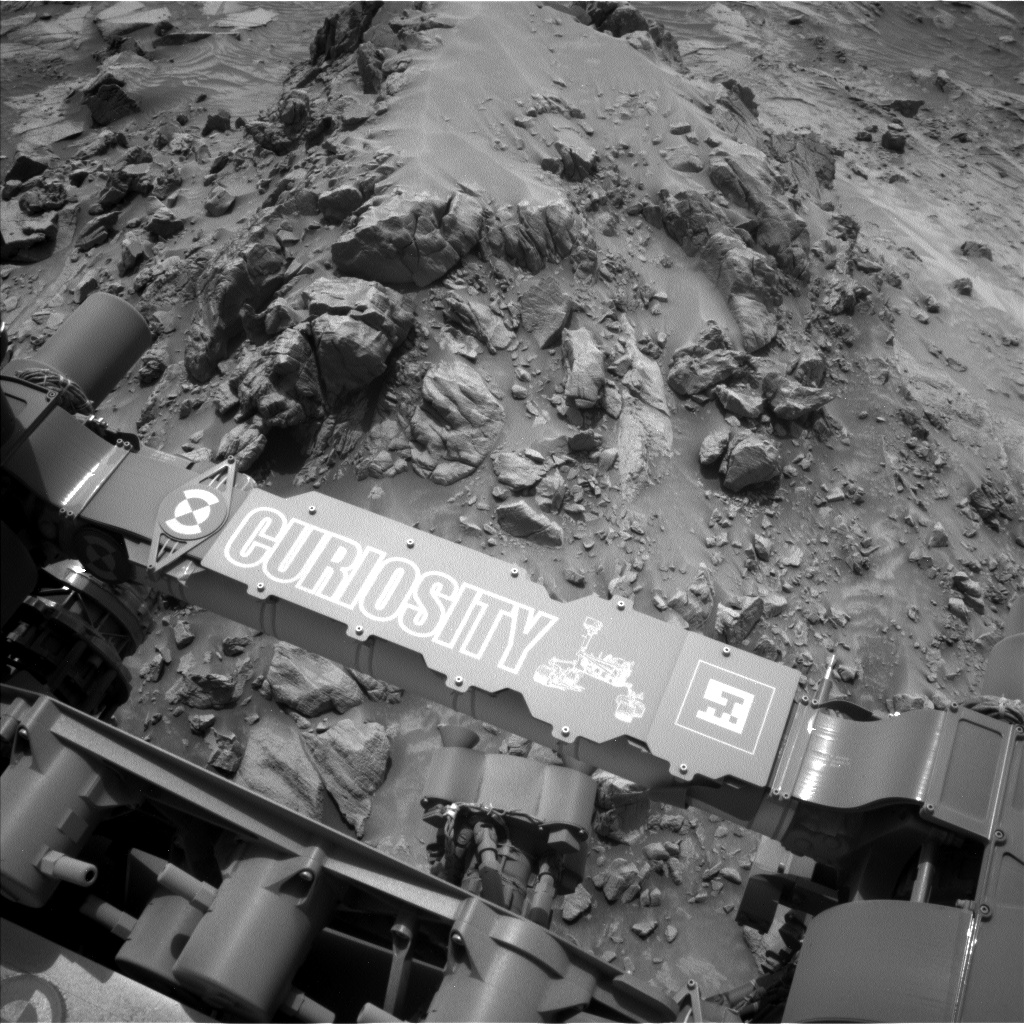 This image was taken by Left Navigation Camera onboard NASA's Mars rover Curiosity on Sol 4142 (2024-03-31 22:13:27 UTC).