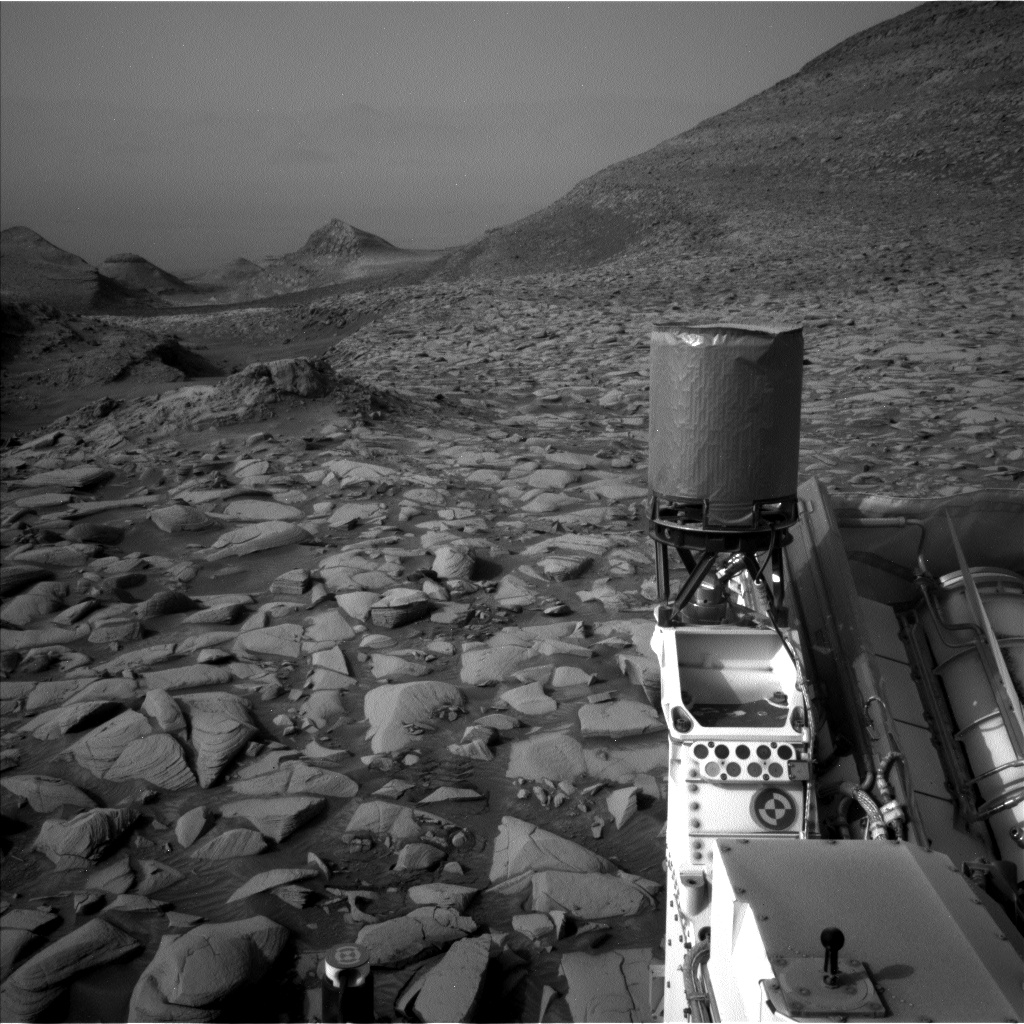 This image was taken by Left Navigation Camera onboard NASA's Mars rover Curiosity on Sol 4144 (2024-04-03 03:33:12 UTC).