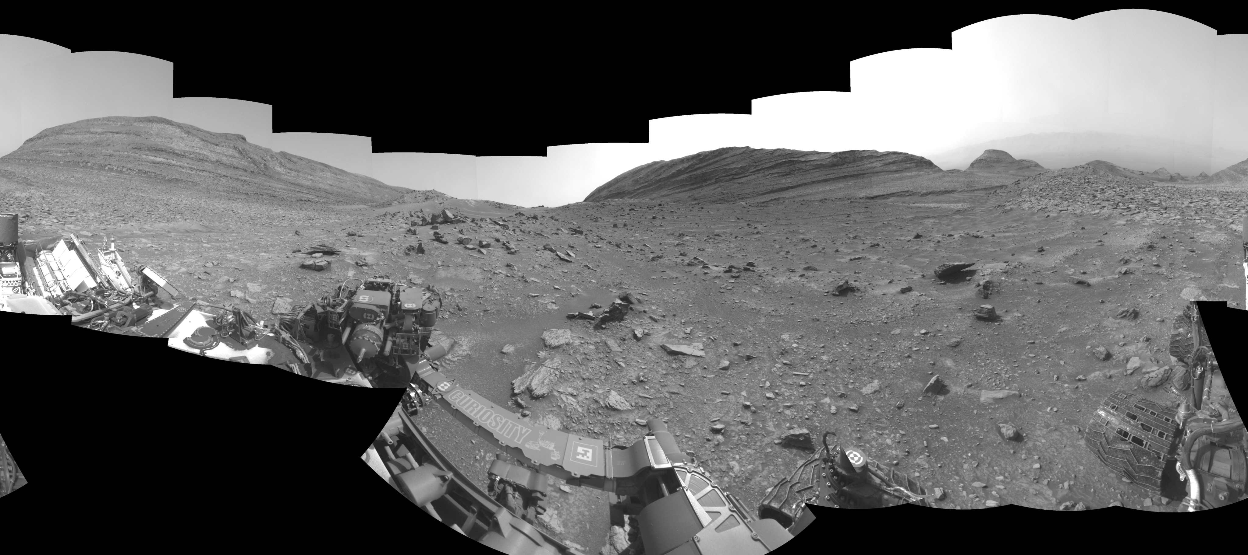 This single-eye view must be combined with the partner right image to be viewed in stereo. Curiosity took the images on May 23, 2024, Sol 4193 of the Mars Science Laboratory mission at drive 2054, site number 107. The local mean solar time for the image exposures was 2