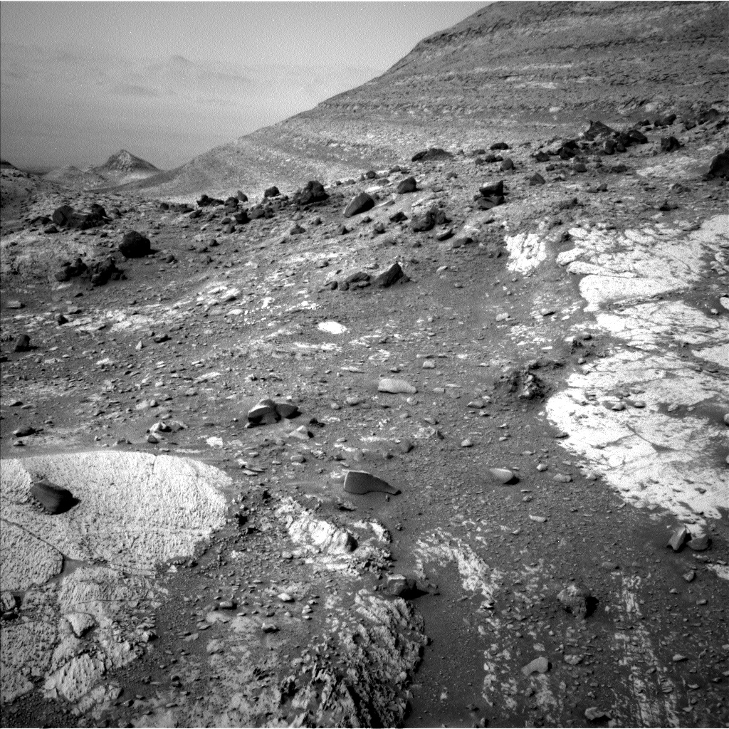 This image was taken by Left Navigation Camera onboard NASA's Mars rover Curiosity on Sol 4255 (2024-07-26 05:09:58 UTC).