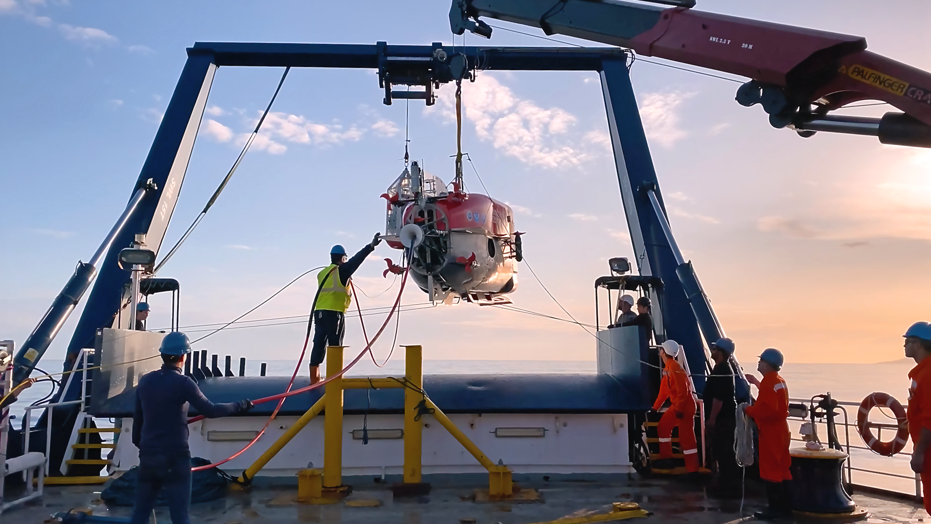 The Making of Our Alien Earth: The Undersea Volcanoes of Santorini, Greece