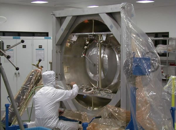 Building the Aura Spacecraft [2001]