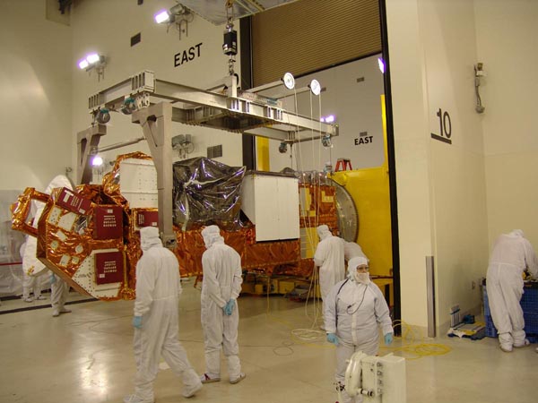 Building the Aura Spacecraft [2004]