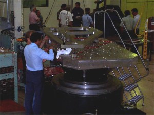 Building the Aura Spacecraft : Microwave Limb Sounder (MLS) instrument