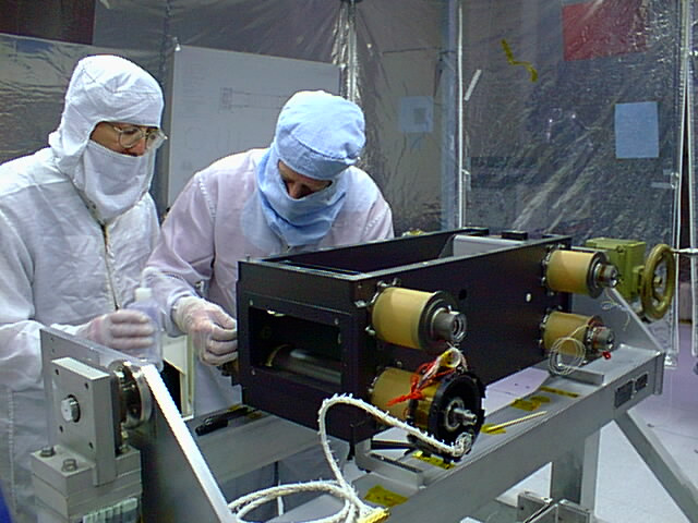 Building the Aura Spacecraft : Tropospheric Emission Spectrometer (TES) instrument