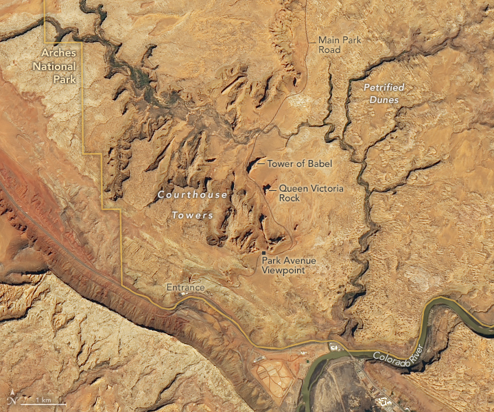 This more detailed view shows the Park Avenue and Courthouse Towers section of the park. The large rock formations Tower of Babel and Queen Victoria are labeled.