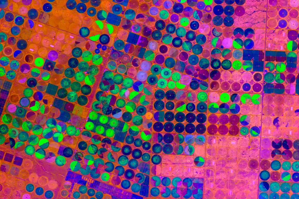 PCA composite using a hyperspectral image showing circular irrigation farms in Saudi Arabia